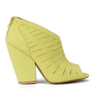 Qupid Lime Green Suede Heels Sz 7.5